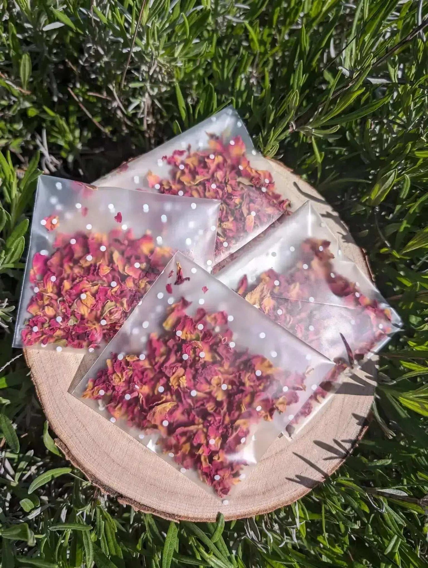 Red Rose & delicate jasmine mix 1 guest serving/ Palm full WedFetti